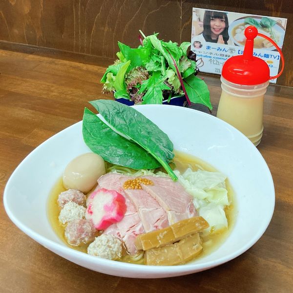 「特製潮らぁめん(冷しに変更)＋有機ベビーリーフサラダ」@4代目松屋食堂の写真