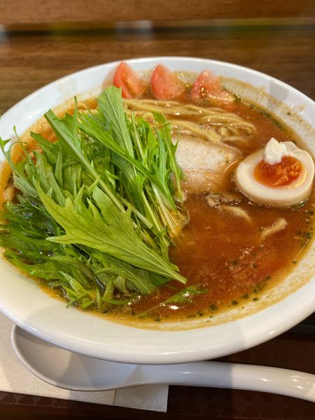 「トマトらーめん850円➕大盛120円➕麺固め」@らーめん 愛彩流の写真