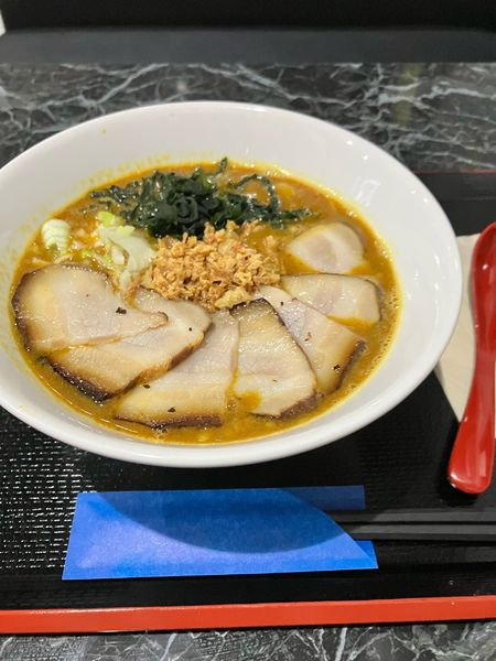 「カレーらーめん880円＋チーズご飯220円」@カレーショップ22の写真