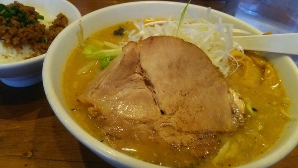 「味噌らーめん 820円＋ミニ鶏そぼろ丼 160円」@ラーメン 嘉祥の写真