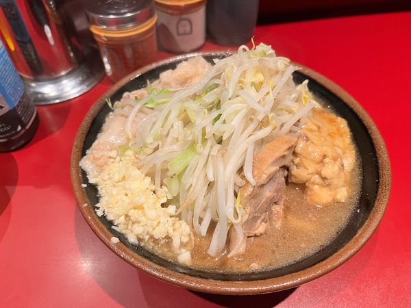 「ラーメン+生卵(ニンニク、アブラ)」@ラーメン二郎 荻窪店の写真