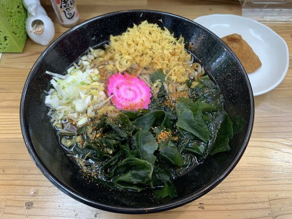 「わかめそば400₊いなり100＝500円」@たか乃の写真