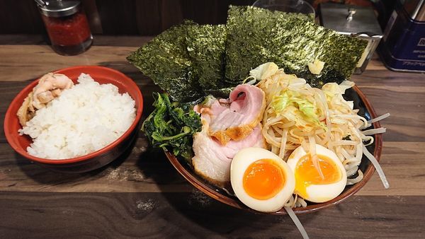 「のり玉ラーメン 小ごはん」@神田ラーメン わいず 神田本店の写真