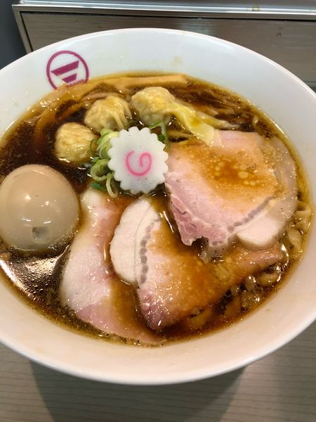 「特中華そば＋瓶ビール」@横浜中華そば 維新商店の写真