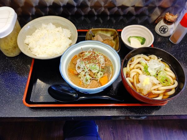 「もつ煮定食(温かいうどん)700円」@葉花テイクうどんの写真