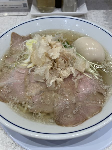 「味玉塩らーめん」@らーめん鱗 江坂店の写真