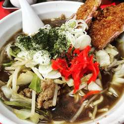 ソースらーめん　ハムカツ