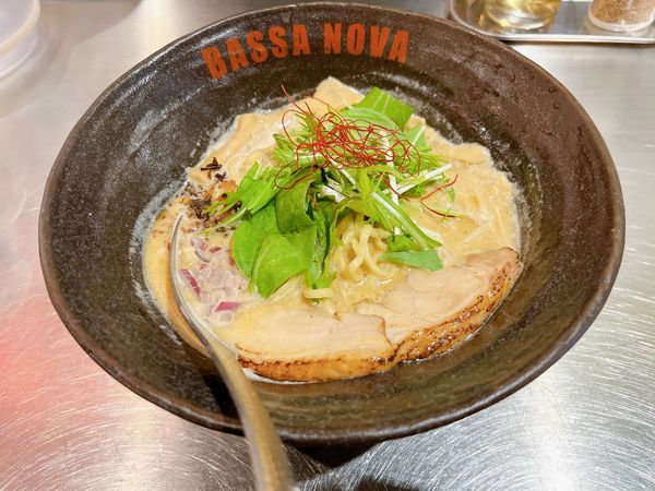 「グリーンカレーそば」@BASSA NOVA 原宿店の写真