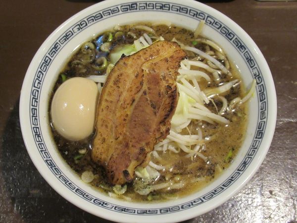 「らーめん黒（860円）」@黒潮屋の写真