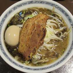 らーめん黒（860円）