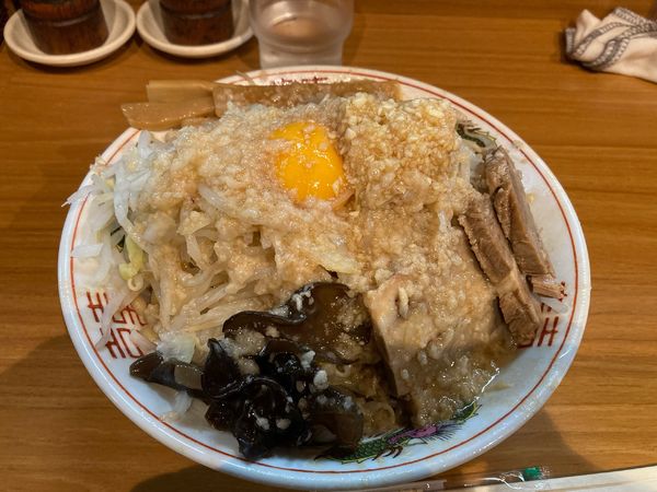 「油めん(野菜・背脂・旨味脂・ニンニク)¥900」@らーめん ぽっぽっ屋 水道橋店の写真