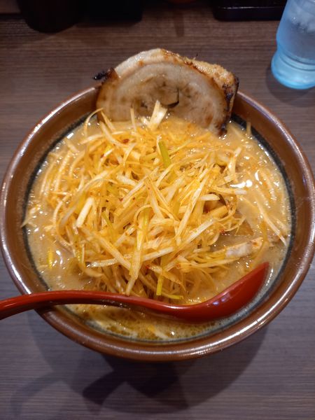 「北海道味噌肉ネギらーめん￥1020＋炙りチャーシュー￥160」@麺場 龍吟 守谷店の写真