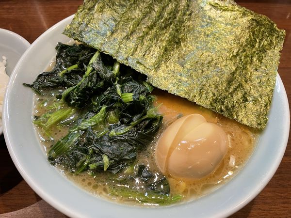 「金八ラーメン、ほうれん草、半ライス」@金八家の写真