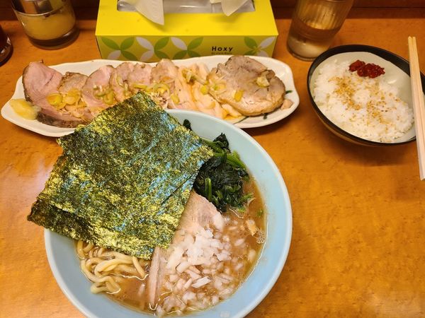 「ラーメン+オニオン+肉」@家系中華蕎麦 家道の写真