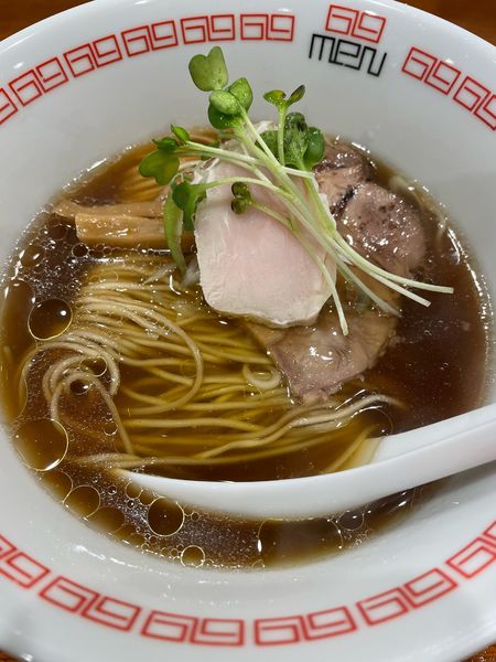 「醤油らぁめん」@noodle kitchen 六九麺の写真