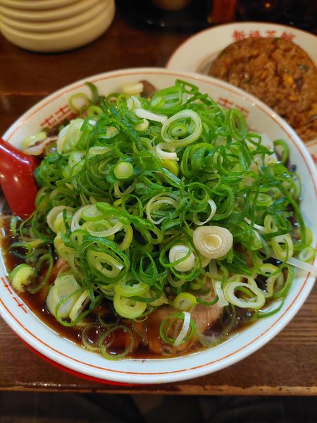 「中華そば並＋やきめし小＋ネギ多め」@新福菜館 麻布十番店の写真