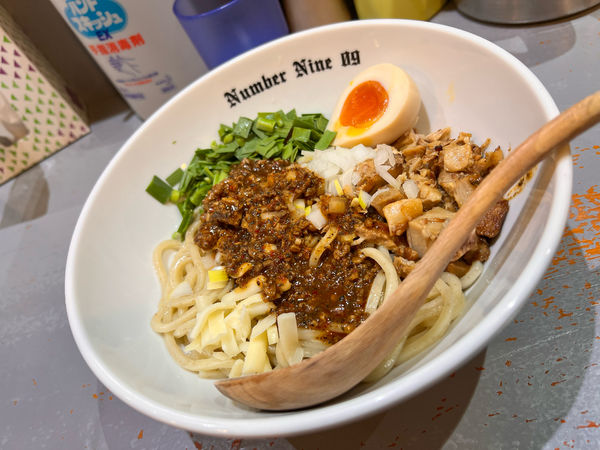 「まぜそばブラック→(汁なしブラックから品名変更)」@麺Dining Number Nine 09の写真