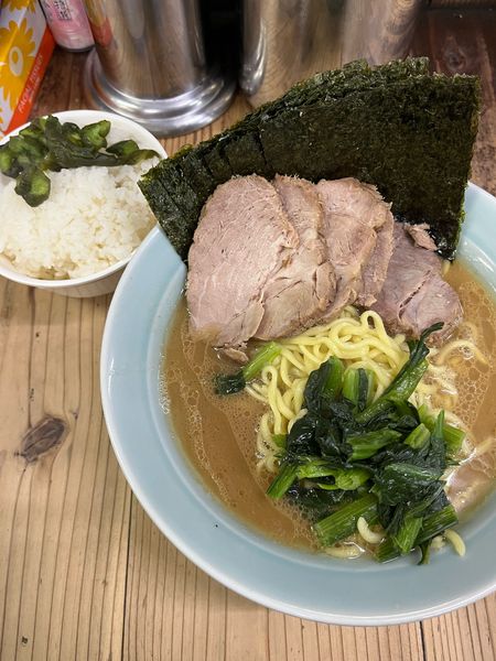 「海苔チャーシュー中盛硬め濃いめ、無料ライス」@湘南乃家の写真