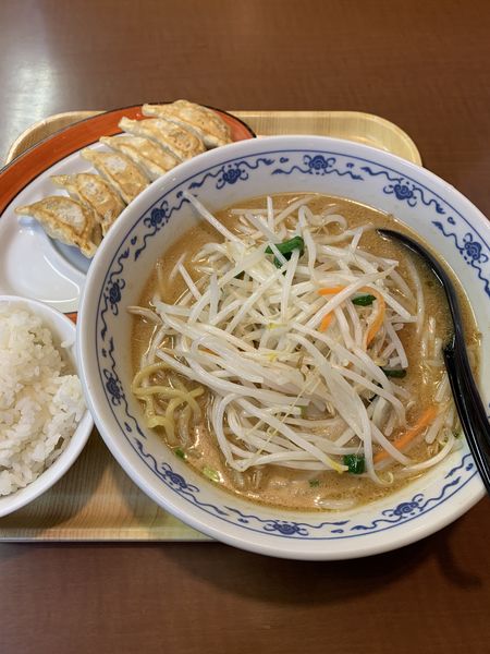 「みそラーメン ギョーザセット 950円」@くるまやラーメン 北本店の写真