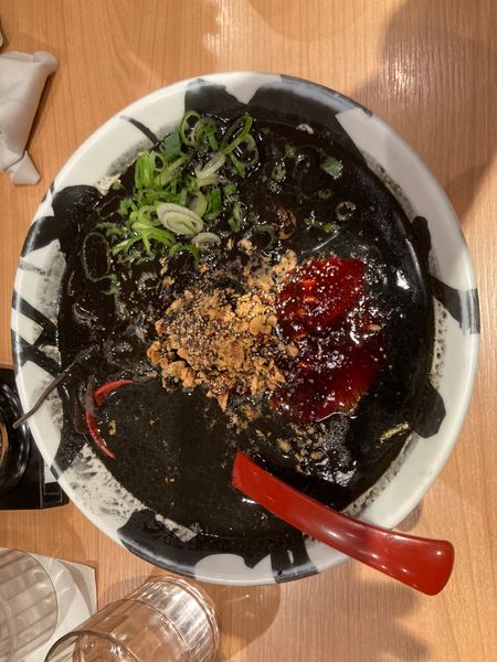 「黒賀正」@神戸豚骨らーめん 賀正軒 三宮店の写真