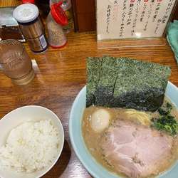 味玉ラーメン硬め濃いめ、半ライス