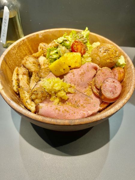 「ワイルドパイソンパレット＋薫製味玉」@ハンディクラフトワークス 中目黒店の写真