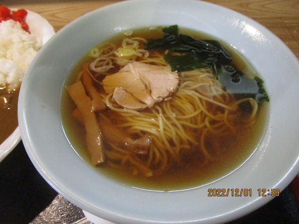 「ランチ ラーメンとカレーライスセット 690円」@中華料理 日華の写真