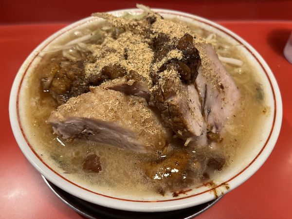 「ラーメンヤサイスクナメクロアブラカラメ魚粉」@ラーメン豚島 溝の口店の写真