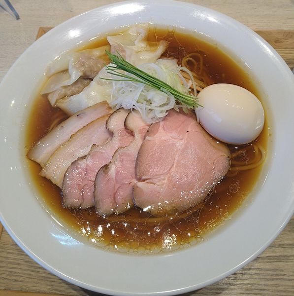 「特製中華蕎麦（大盛り）+ワンタン」@宍道湖しじみ中華蕎麦 琥珀 東京本店の写真
