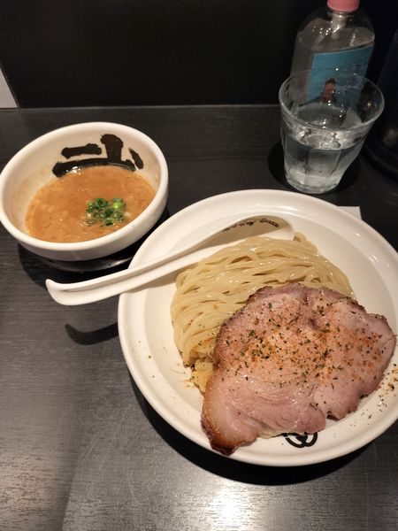 「濃厚 白つけ麺 1030円」@麺屋武蔵 武骨相傳の写真