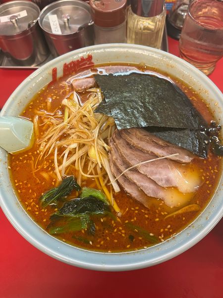 「辛味噌ネギチャーシュー麺大辛大盛(1360円)+コロチャー(JA」@ラーメン山岡家 大泉店の写真