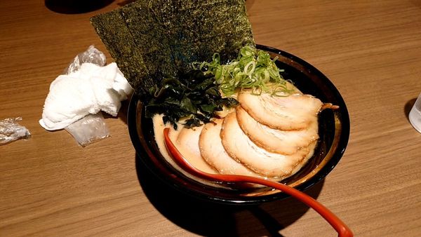 「醤油＋チャーシュー」@旗っさし家 藤枝店の写真