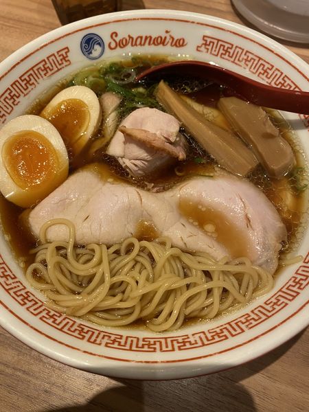 「特製淡麗醤油らーめん 1300」@ソラノイロ NIPPONの写真