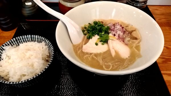 「鶏白湯らぁめん（８５０円）」@麺処 黒の写真