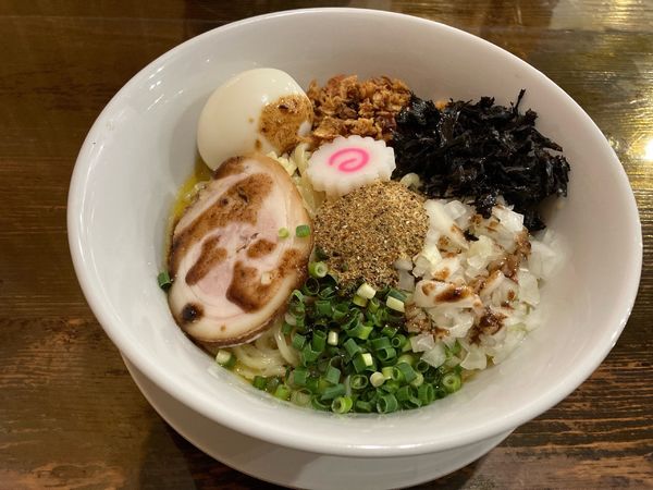 「まぜそば・味玉」@麺や 柴ちゃんちの写真