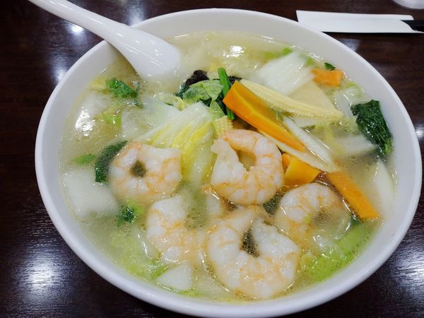 「海老そば（935円）＋餃子（440円）」@中華 成喜の写真