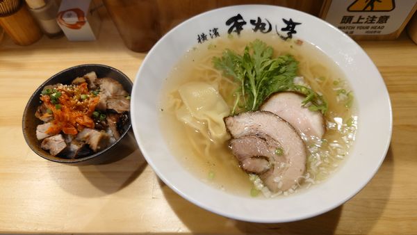 「本丸塩ら～麺 900円 + ミニまんま丼 300円」@横濱 本丸亭 新橋店の写真