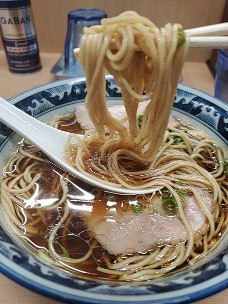 「醤油らぁめん」@らぁ麺 ひまわりの写真