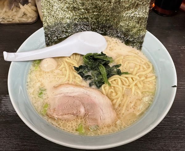 「豚骨ラーメン 塩」@壱七家 本厚木店の写真