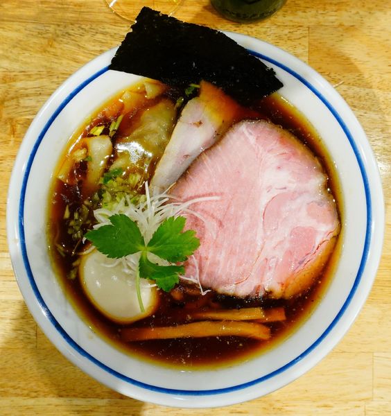 「煮玉子ワンタン（ハーフ）中華そば（醤油）＋ビール（小瓶）」@手打式超多加水麺 ののくらの写真