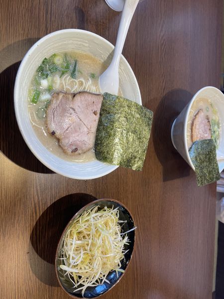 「ネギ塩豚骨ラーメン」@らーめん専門店 小川 大和桜ケ丘店の写真