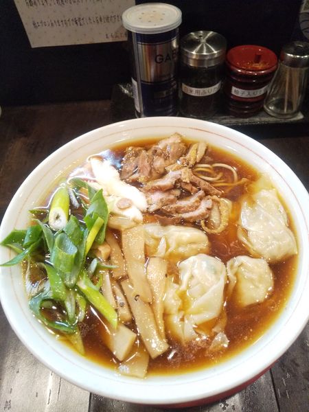 「ワンタン麺(醤油・細麺)900円」@まるふじ食堂の写真