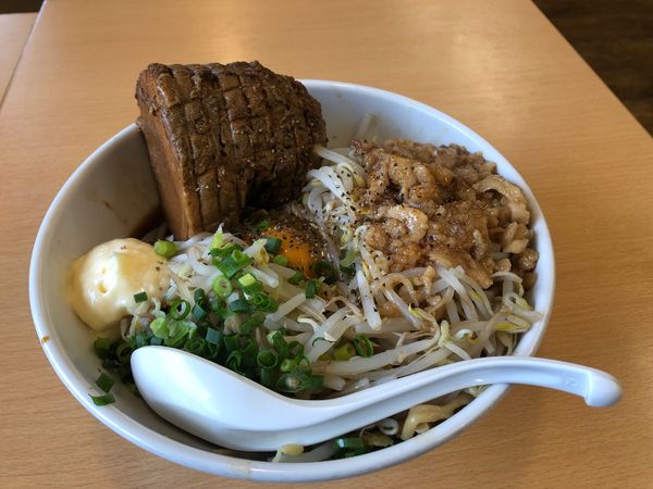 「29の日限定　肉塊まぜそば」@宮二郎の写真