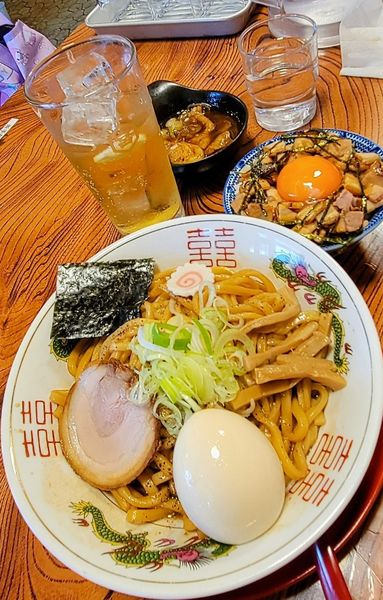 「味玉油そば並750円　もつ煮　チャーシュー丼」@さんのじの写真