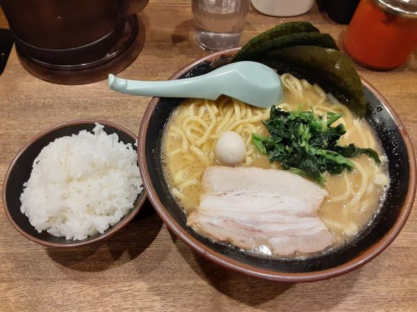 「醤油豚骨ラーメン」@横浜家系ラーメン 一正家の写真