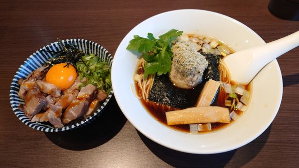 「青森県産秋鯖の中華そば 850円+チャーシュー丼 450円」@寿製麺よしかわ 坂戸店の写真