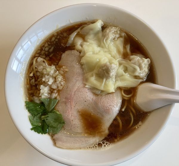 「ワンタン中華そば(中太麺) 950円+チャーシュー丼大」@中華そば専門店 一六食堂の写真