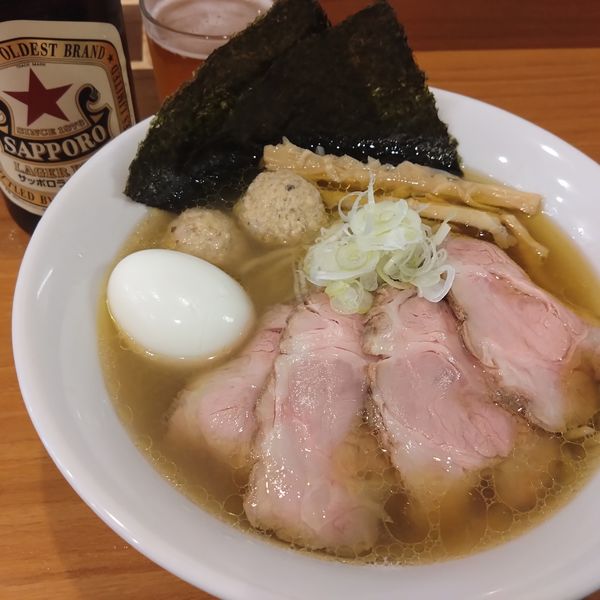 「塩らーめん全部のせ1250円、サッポロビール600円」@しののめヌードルの写真
