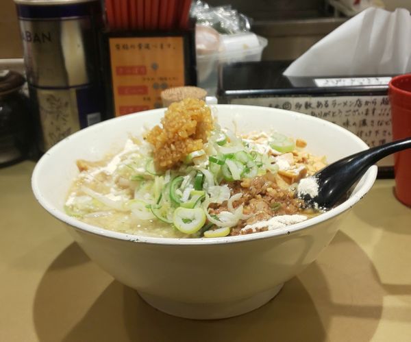 「超スーパーにんにくしょうゆラーメン（1,000円）」@超ごってり麺 ごっつ 新小岩店の写真