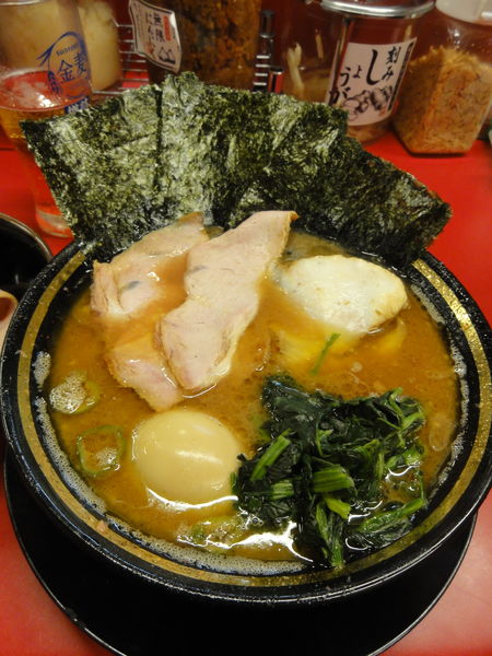 「ラーメン普通半ライス🍺🍺」@柏 王道家の写真